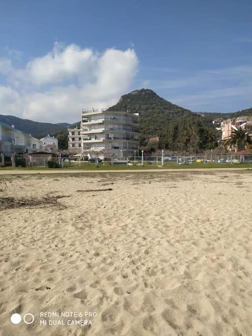 Nia'S Apartment By The Sea Nea Iraklitsa Exterior photo